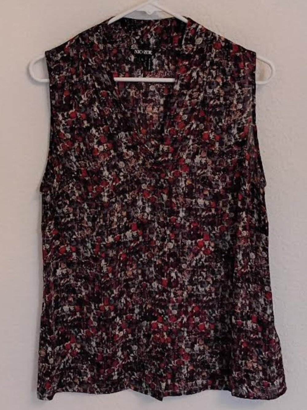 NIC+ZOE WOMEN'S TOP PLEATED SHOULDER ELASTIC BACK SLEEVELESS PLUM RED CAREER LAR